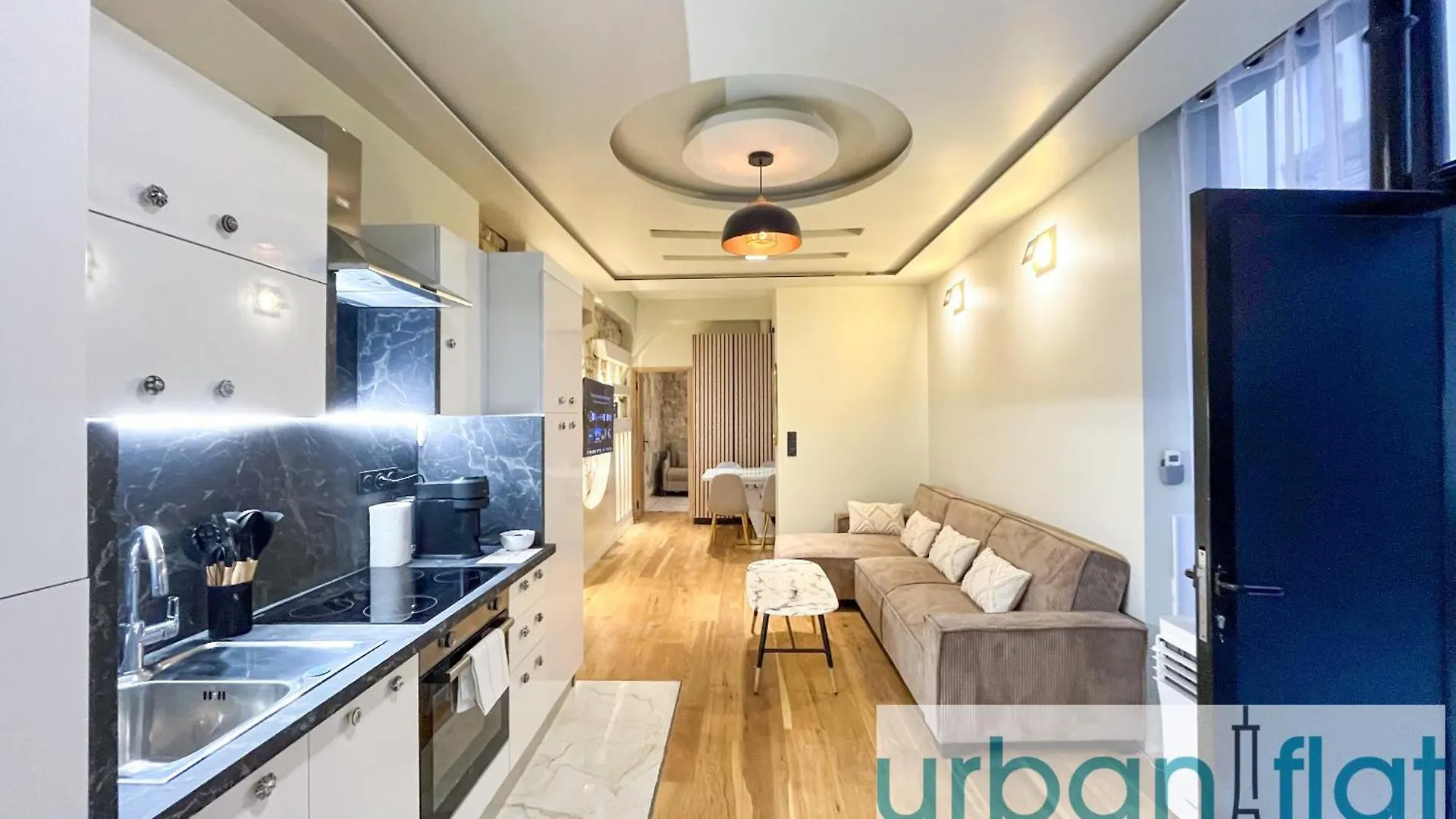 Urban Flat - 196 Saint Honore Paris France
